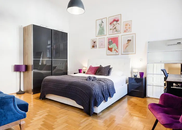 Historic Penthouse With Sauna & Jacuzzi @Downtown
